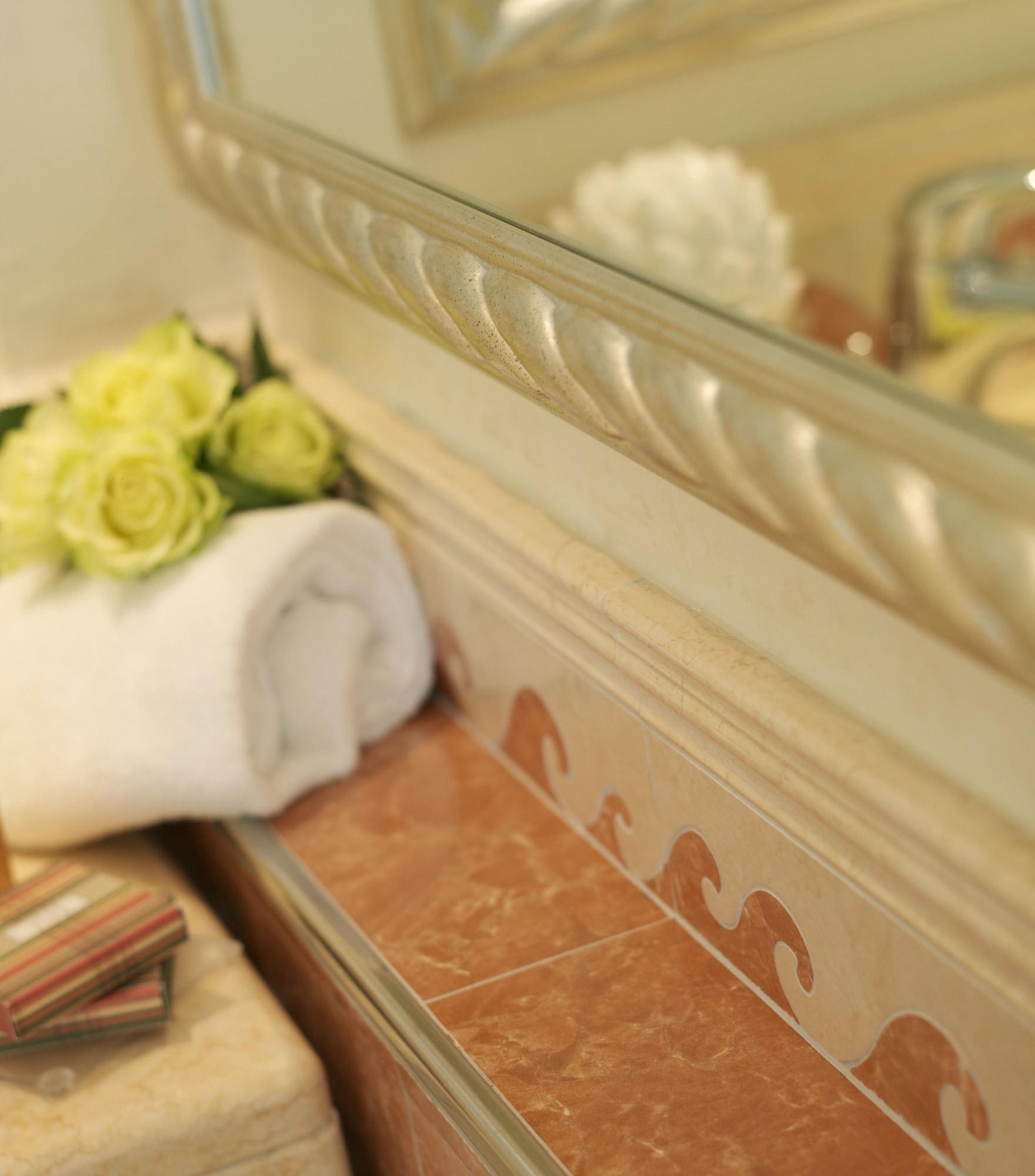 Hotel Tiffany'S ريتشوني المظهر الخارجي الصورة
